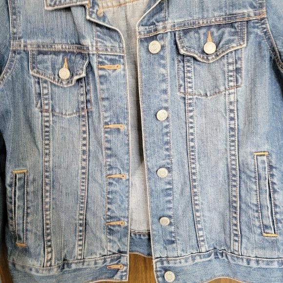 NWOT Old Navy Vintage Style Jean Jacket Size Medium Great Details! - Picture 6 of 13